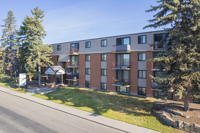 502 58th Ave SW in Calgary, AB - Building Photo - Building Photo