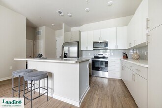 4902 Cosmos Cir, Unit 113 in Wimauma, FL - Foto de edificio - Building Photo