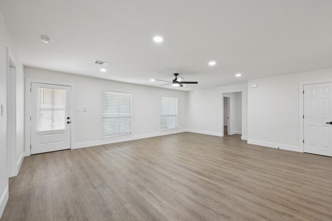 5475 Sunbury Dr in Beaumont, TX - Building Photo - Building Photo