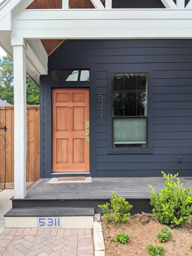 5311 Leeland St in Houston, TX - Foto de edificio - Building Photo