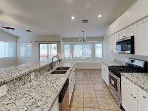 504 Duran St in Henderson, NV - Building Photo - Building Photo