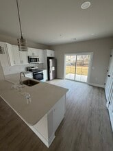 1411 Greenview Dr, Unit Greenview towns in Bethlehem, PA - Foto de edificio - Building Photo