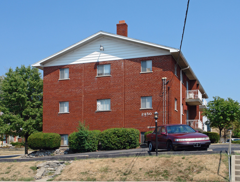 2450 Boudinot Ave in Cincinnati, OH - Building Photo