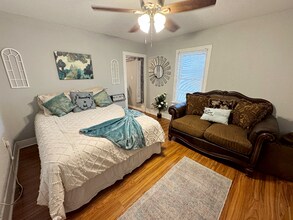 2015 Beaver Ln in San Antonio, TX - Building Photo - Building Photo