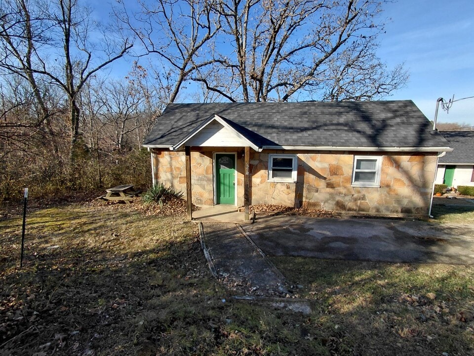 1815 Vichy Road in Rolla, MO - Building Photo