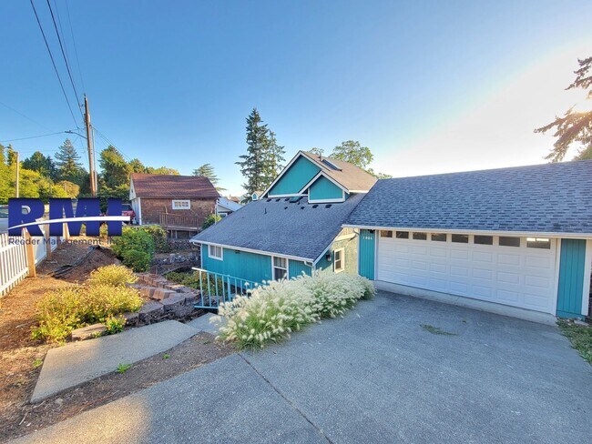 1924 Taft Ave in Bremerton, WA - Building Photo - Building Photo