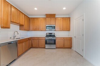 11668 Golden Oriole Ave in Las Vegas, NV - Building Photo - Building Photo