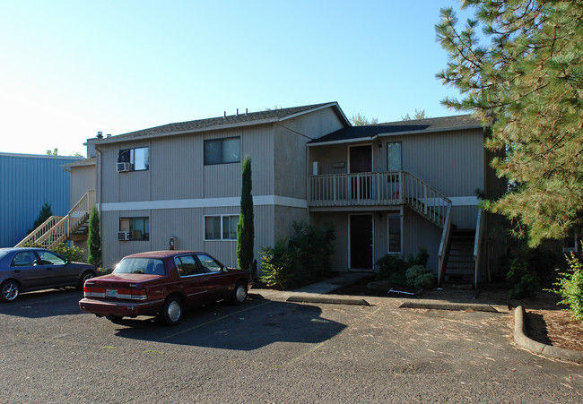 165-187 43rd St in Springfield, OR - Building Photo - Building Photo