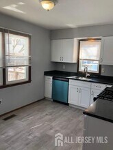 17 Jill Ct in Edison, NJ - Foto de edificio - Building Photo