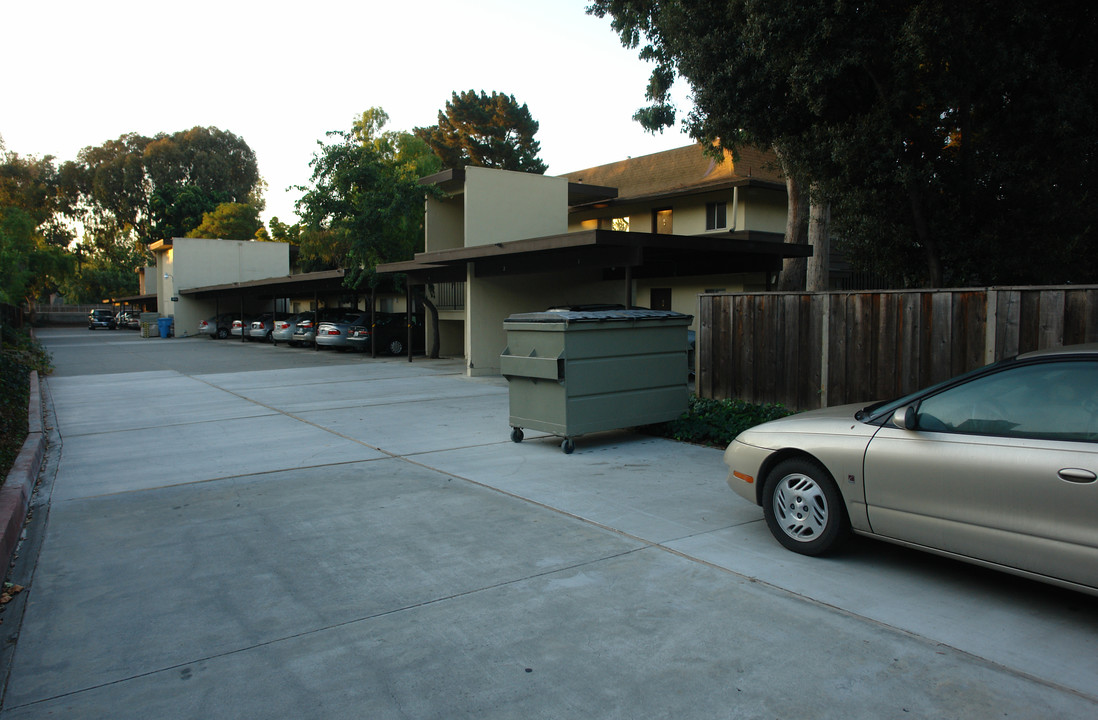 Kona Apartments in Palo Alto, CA - Building Photo