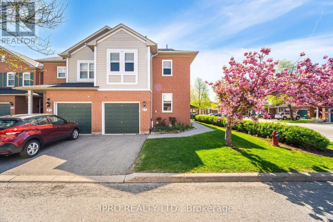 5659-5659 Glen Erin Dr in Mississauga, ON - Building Photo