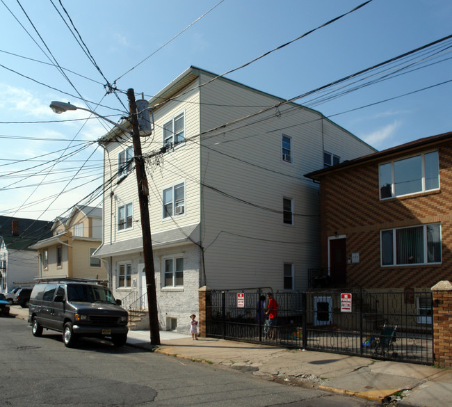 95 Garden St in Newark, NJ - Foto de edificio - Building Photo