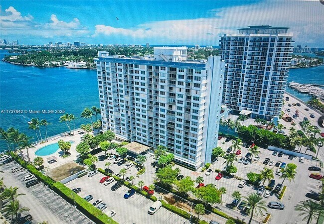 1865 NE 79th St in North Bay Village, FL - Building Photo - Building Photo