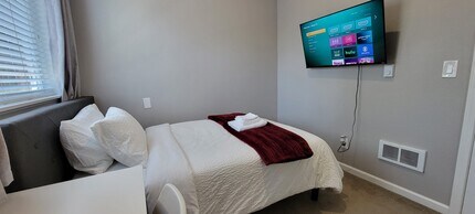 8030 238th St SW in Edmonds, WA - Foto de edificio - Building Photo