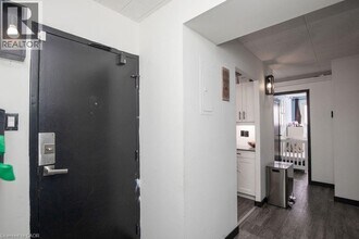 71 Vanier Dr in Kitchener, ON - Building Photo - Building Photo