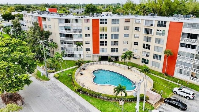 1475 NE 125th Terrace in North Miami, FL - Foto de edificio - Building Photo