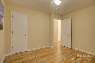 421 E McLelland Ave in Mooresville, NC - Building Photo - Building Photo
