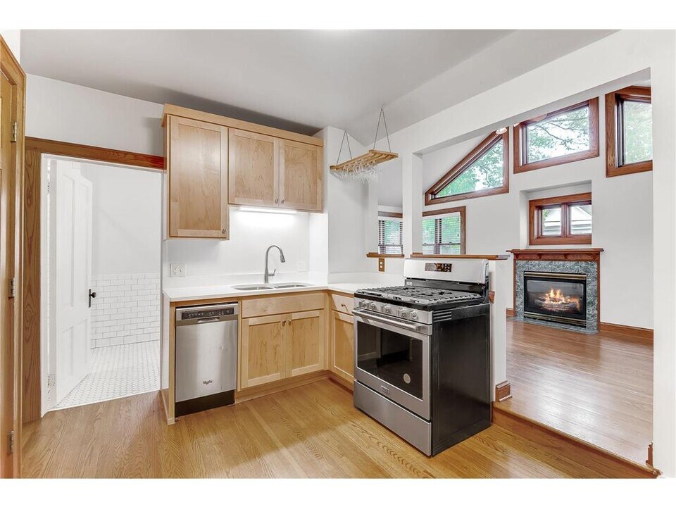 2316 Fremont Ave S, Unit 2 in Minneapolis, MN - Building Photo