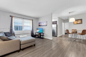 7334 Harding Ave in Miami Beach, FL - Building Photo - Building Photo