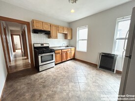 18 Eastman St, Unit 3 Apartamentos