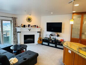 3150 W Government Way, Unit 407 in Seattle, WA - Building Photo - Building Photo