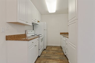 Terrace View Villas - Military Housing in San Diego, CA - Foto de edificio - Building Photo