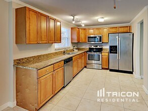 5560 Waneta Pl in Sarasota, FL - Building Photo - Building Photo