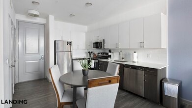 1001 S Center St in Arlington, TX - Building Photo - Building Photo