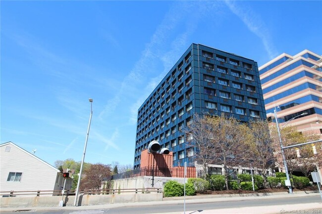 300 Broad St in Stamford, CT - Building Photo - Building Photo