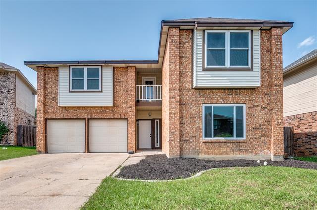 829 Foxridge Dr in Arlington, TX - Building Photo