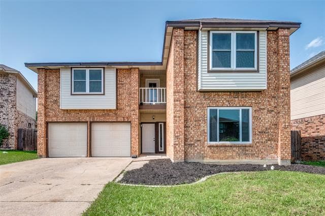 property at 829 Foxridge Dr