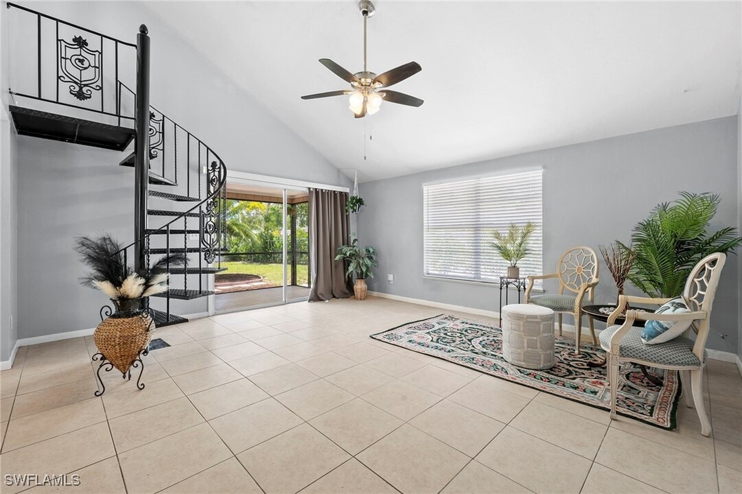 151 Crown Dr in Naples, FL - Building Photo