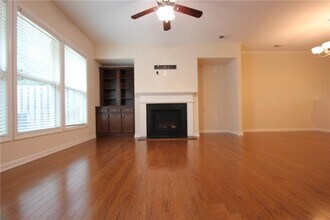 2132 Greencrest Cir in Alpharetta, GA - Foto de edificio - Building Photo
