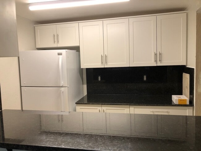 10400 SW 108th Ave, Unit A206 in Miami, FL - Building Photo - Building Photo