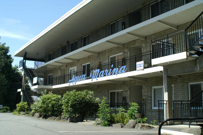 Aqua Marina Apartments & Moorage in Seattle, WA - Building Photo - Building Photo