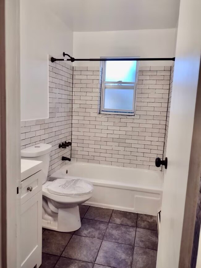 54 Willett Ave, Unit 1A in South River, NJ - Foto de edificio - Building Photo