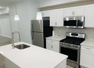 820 N Lakewood Ave in Baltimore, MD - Foto de edificio - Building Photo