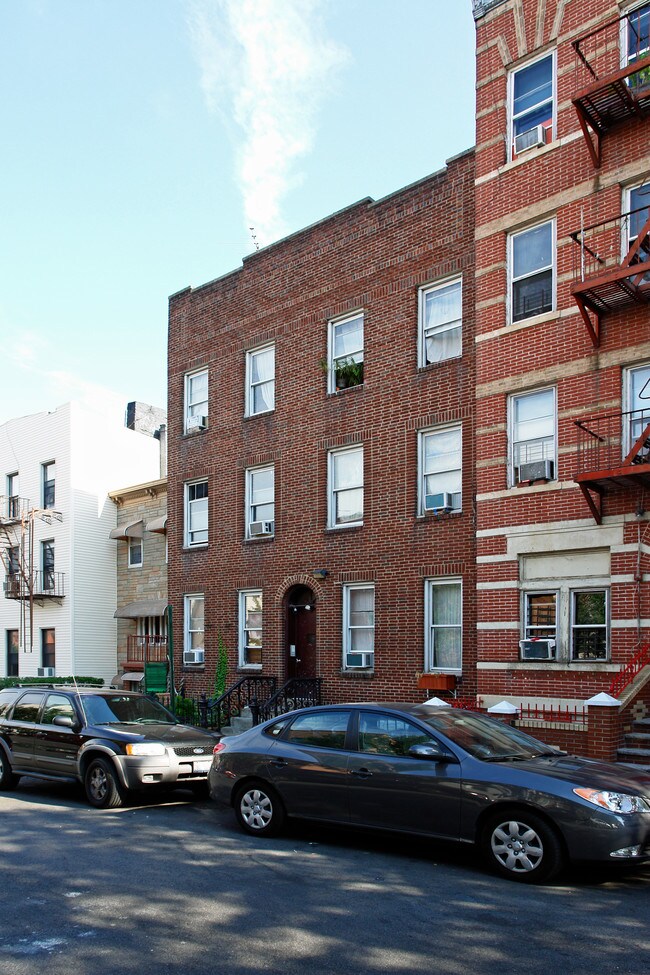 221 23rd St in Brooklyn, NY - Foto de edificio - Building Photo
