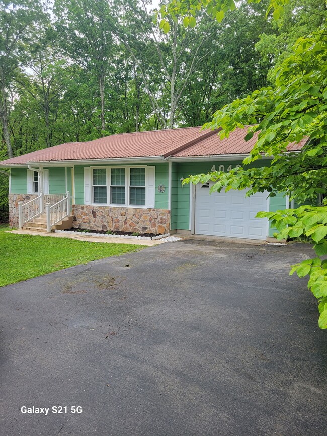4046 Sioux Rd in Crossville, TN - Building Photo - Building Photo