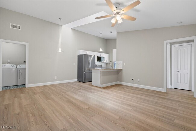 property at 5105 SW Courtyards Ct