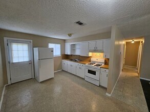214 Ivy St in New Llano, LA - Building Photo - Building Photo