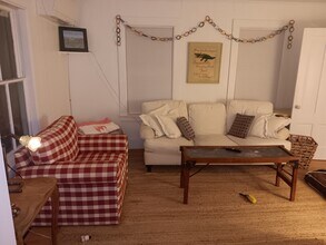 134 High St in Brooklin, ME - Foto de edificio - Building Photo