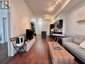 126 Simcoe St in Toronto, ON - Building Photo - Building Photo