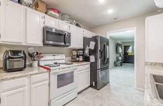 7922 Misty Forest in San Antonio, TX - Building Photo - Building Photo