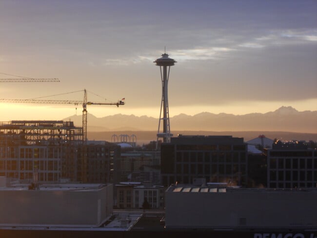 320 Melrose Ave E, Unit 504 in Seattle, WA - Foto de edificio - Building Photo