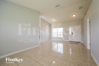 827 Massy Ct in Kissimmee, FL - Foto de edificio - Building Photo