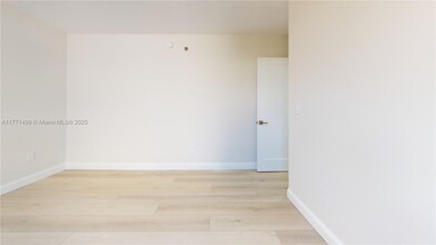 17878 N Bay Rd in Sunny Isles Beach, FL - Building Photo - Building Photo