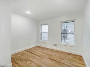 89 N Munn Ave, Unit 1 in Newark, NJ - Building Photo - Building Photo