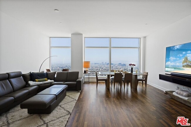 900 W Olympic Blvd in Los Angeles, CA - Foto de edificio - Building Photo