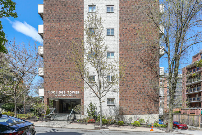 Coolidge Tower in Brookline, MA - Foto de edificio - Building Photo